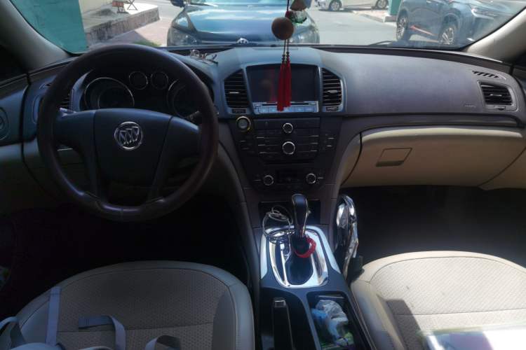 Used Buick Regal 2011 2.0L Comfort Edition Center Console