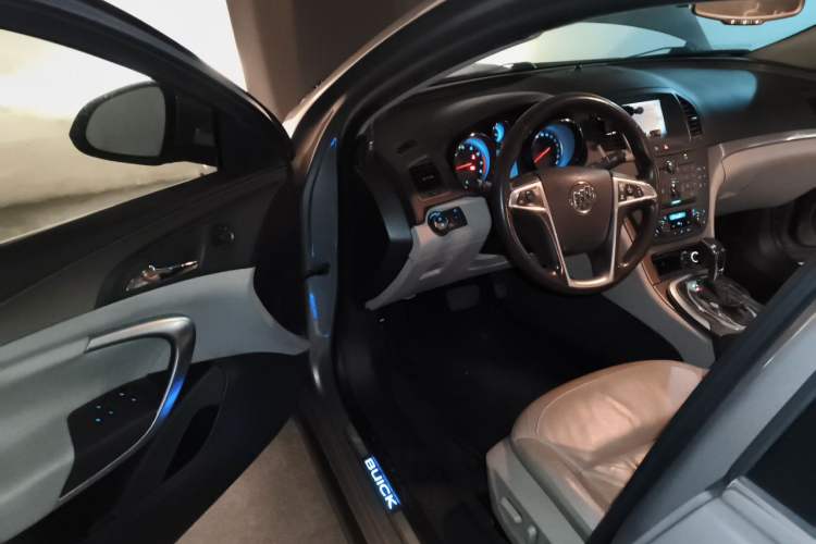 Used Buick Regal 2011 2.4L SIDI Elite Edition Driver Seat