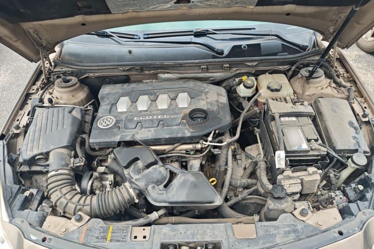 Used Buick Regal 2011 2.0L Comfort Edition Engine Bay