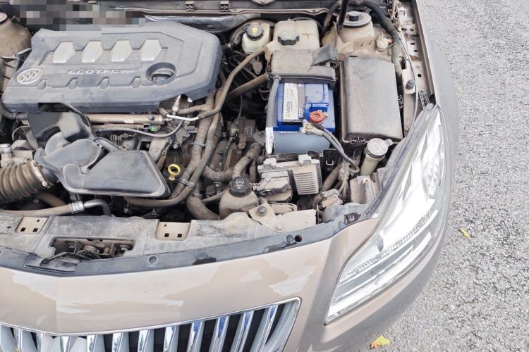 Used Buick Regal 2011 2.0L Comfort Edition Engine Bay Left