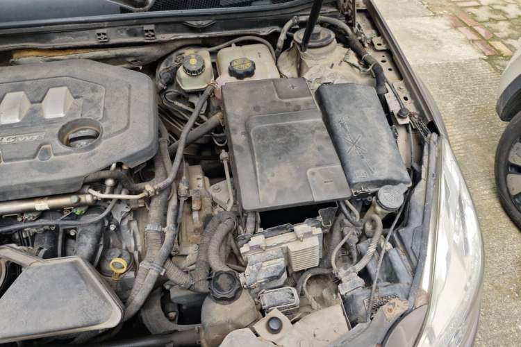 Used Buick Regal 2011 2.0L Comfort Edition Engine Bay Left