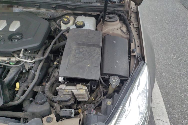 Used Buick Regal 2011 2.0L Comfort Edition Engine Bay Left