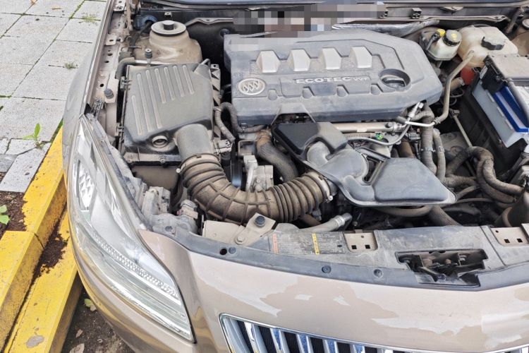 Used Buick Regal 2011 2.0L Comfort Edition Engine Bay Right