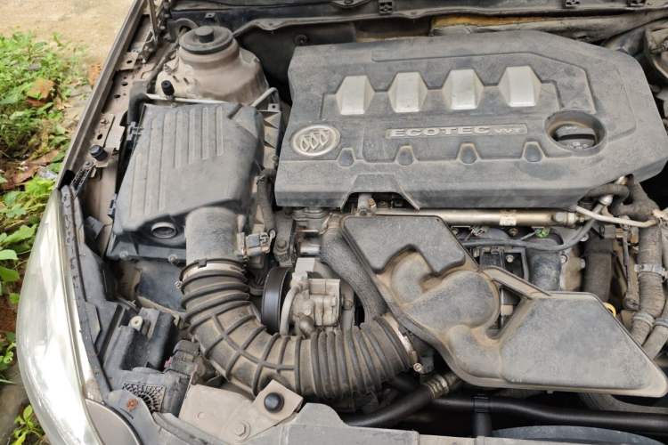Used Buick Regal 2011 2.0L Comfort Edition Engine Bay Right