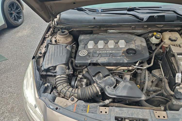 Used Buick Regal 2011 2.0L Comfort Edition Engine Bay Right
