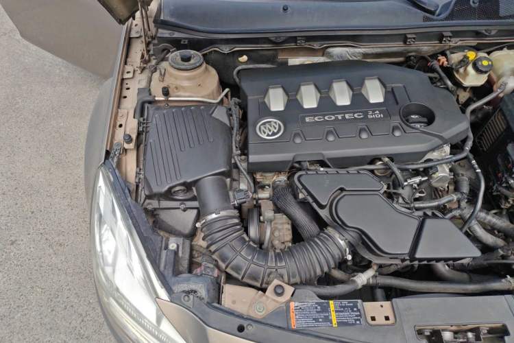 Used Buick Regal 2011 2.4L SIDI Comfort Edition Engine Bay Right