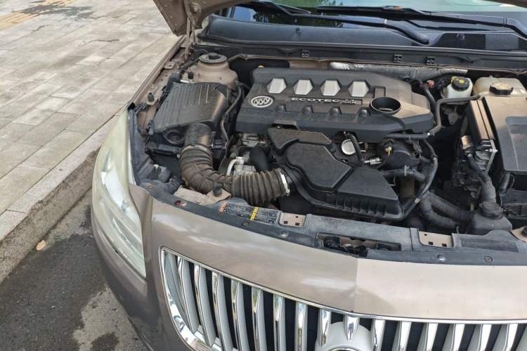 Used Buick Regal 2011 2.4L SIDI Elite Edition Engine Bay Right