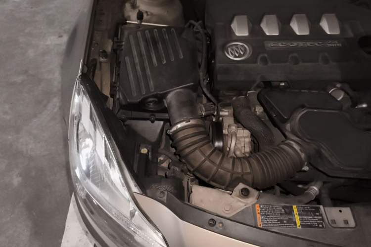 Used Buick Regal 2011 2.4L SIDI Elite Edition Engine Bay Right
