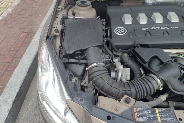 Used Buick Regal 2011 2.0L Comfort Edition Engine Bay Right
