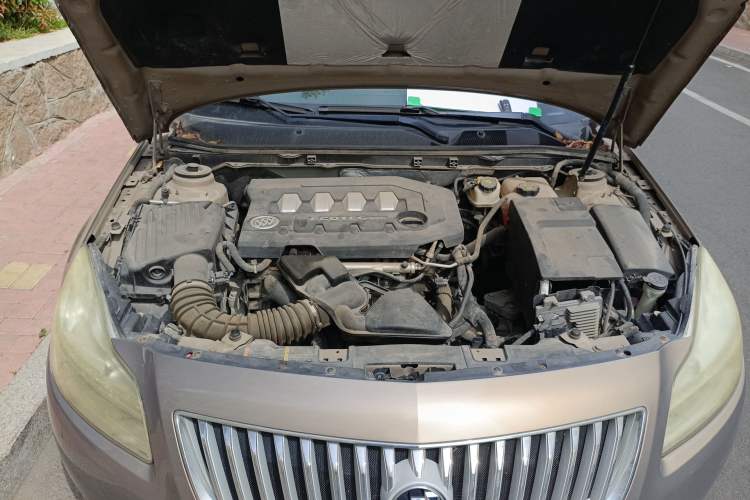 Used Buick Regal 2011 2.0L Comfort Edition Engine Bay