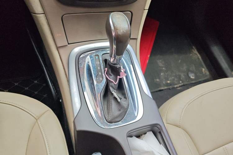 Used Buick Regal 2011 2.0L Comfort Edition Gear Lever