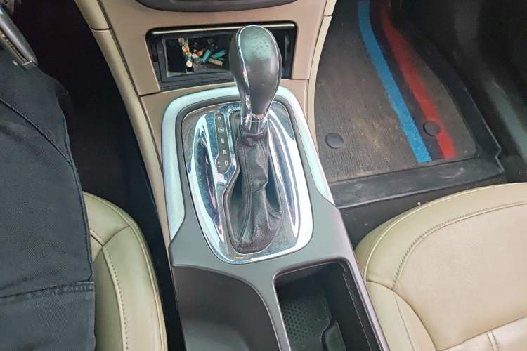 Used Buick Regal 2011 2.0L Comfort Edition Gear Lever