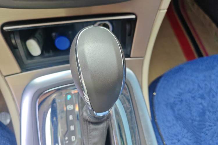 Used Buick Regal 2011 2.4L SIDI Comfort Edition Gear Lever
