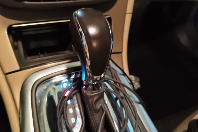 Used Buick Regal 2011 2.4L SIDI Elite Edition Gear Lever