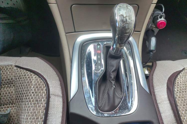 Used Buick Regal 2011 2.0L Comfort Edition Gear Lever