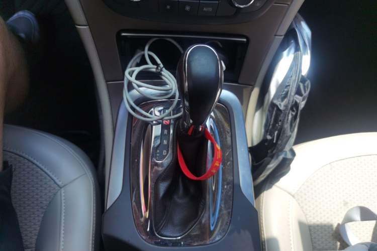 Used Buick Regal 2011 2.0L Comfort Edition Gear Lever