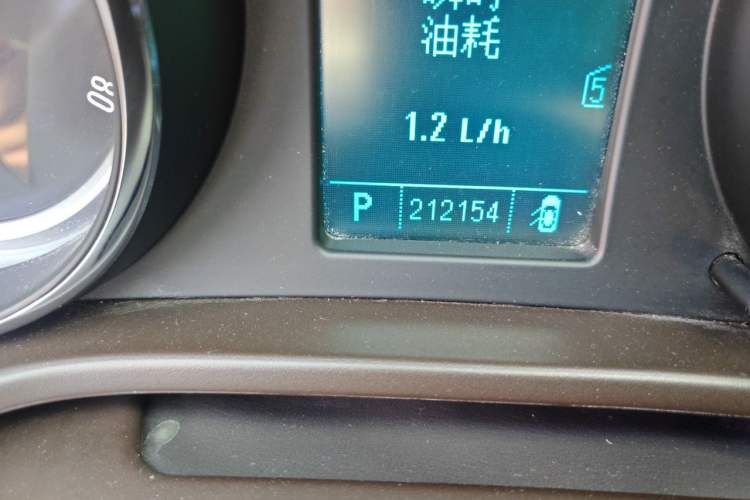 Used Buick Regal 2011 2.4L SIDI Comfort Edition Odometer Close Up