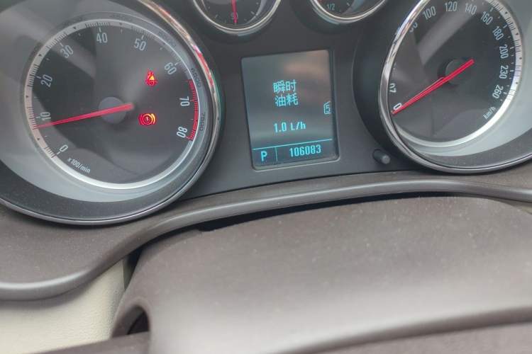 Used Buick Regal 2011 2.0L Comfort Edition Odometer Close Up