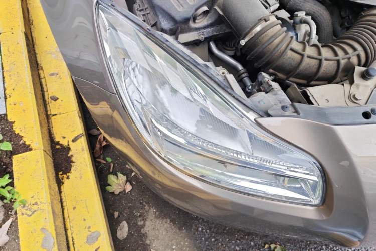 Used Buick Regal 2011 2.0L Comfort Edition Right Front Headlight