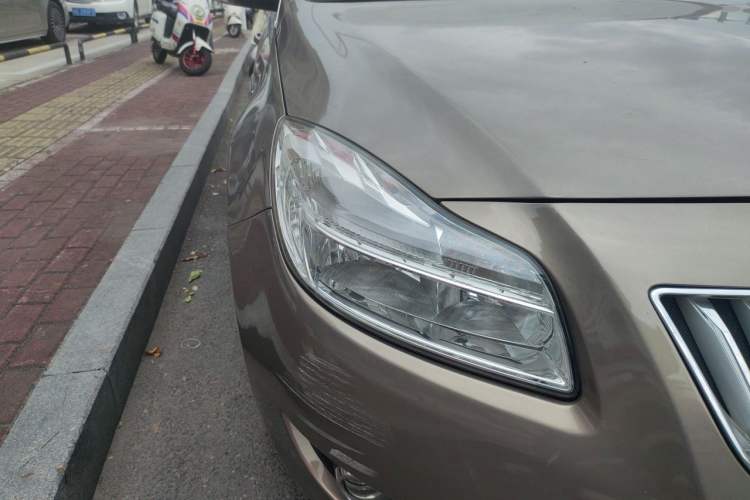 Used Buick Regal 2011 2.0L Comfort Edition Right Front Headlight