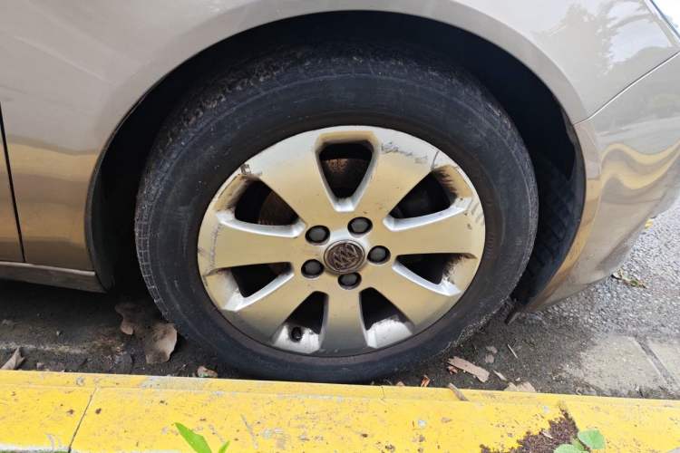 Used Buick Regal 2011 2.0L Comfort Edition Right Front Wheel Hub