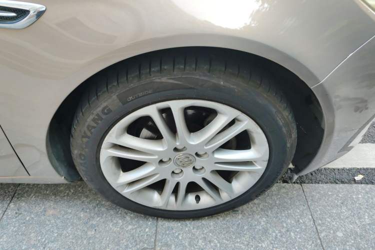 Used Buick Regal 2011 2.4L SIDI Flagship Edition Right Front Wheel Hub