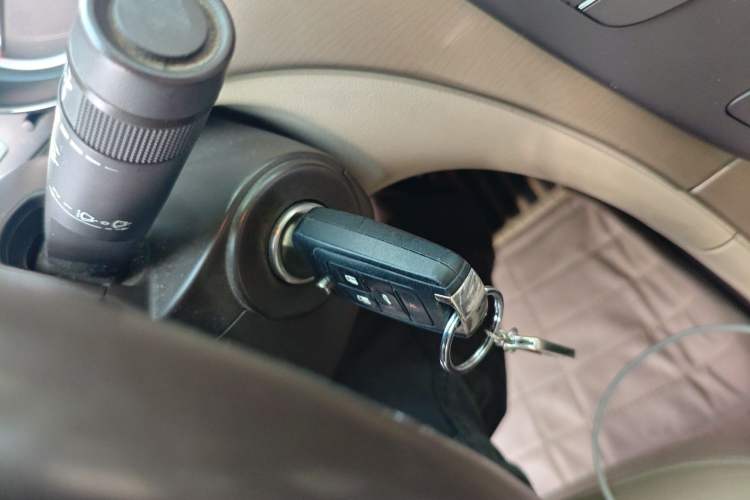 Used Buick Regal 2011 2.4L SIDI Elite Edition Vehicle Key