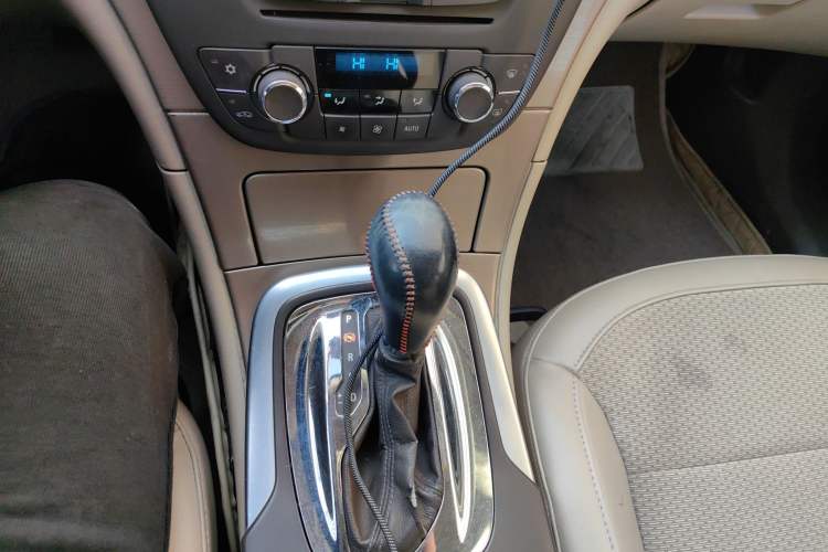 Used Buick Regal 2012 2.0L Comfort Edition Gear Lever