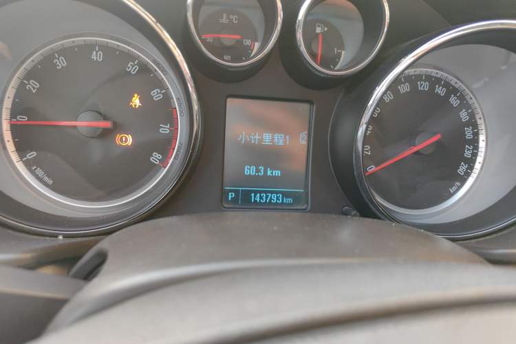 Used Buick Regal 2012 2.0L Comfort Edition Odometer Close Up