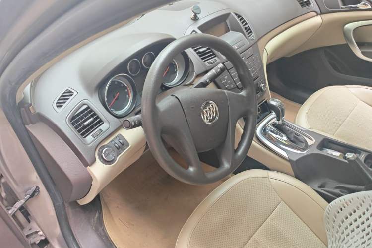 Used Buick Regal 2012 2.0L Comfort Edition Audio And AC Panel