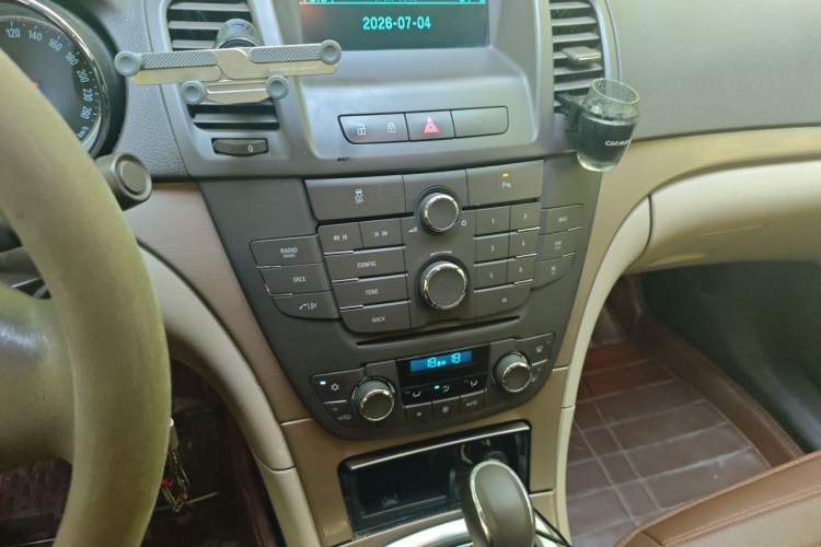 Used Buick Regal 2012 2.0L Comfort Edition Audio And AC Panel