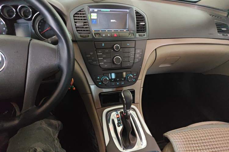 Used Buick Regal 2012 2.0L Comfort Edition Audio And AC Panel