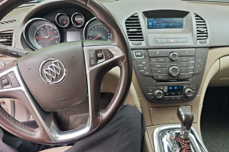 Used Buick Regal 2012 2.0L Luxury Edition Audio And AC Panel