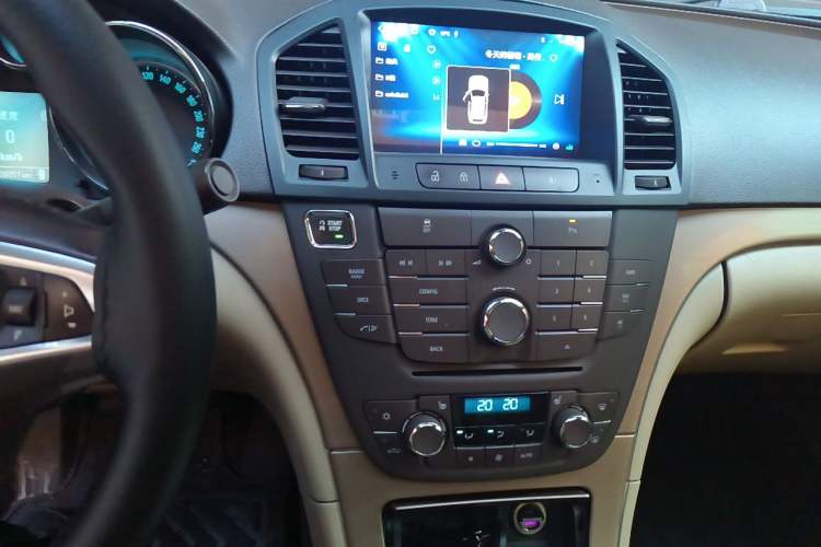 Used Buick Regal 2012 2.0L Luxury Edition Audio And AC Panel