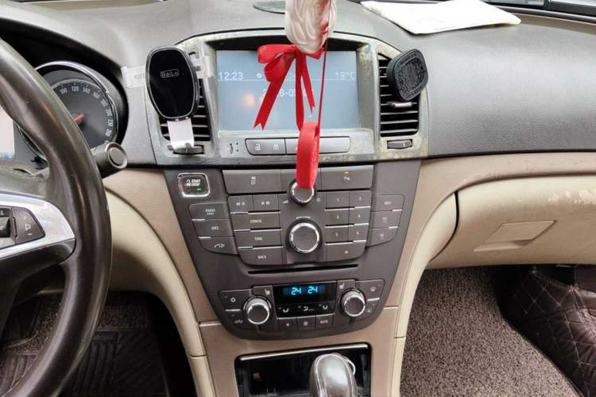 Used Buick Regal 2012 2.0L Luxury Edition Audio And AC Panel