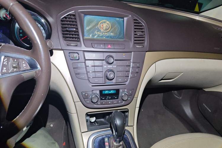 Used Buick Regal 2012 2.4L SIDI Flagship Edition Audio And AC Panel