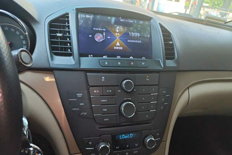 Used Buick Regal 2012 2.0L Comfort Edition Audio And AC Panel