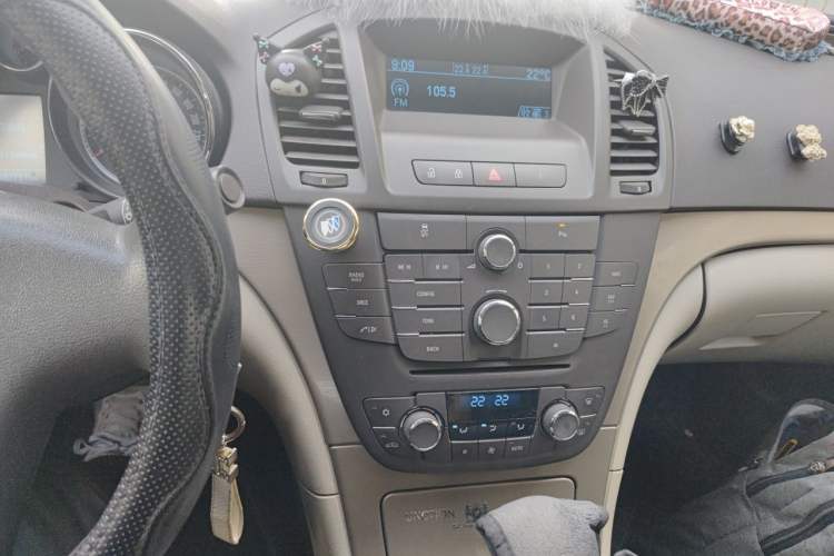 Used Buick Regal 2012 2.0L Comfort Edition Audio And AC Panel