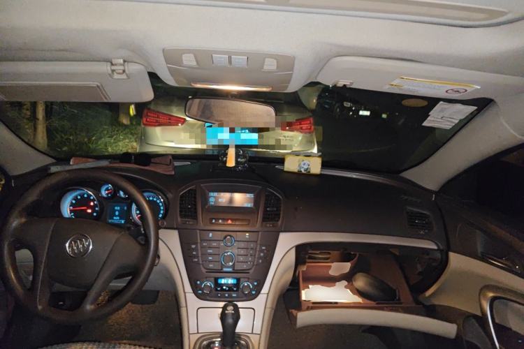 Used Buick Regal 2012 2.0L Comfort Edition Center Console