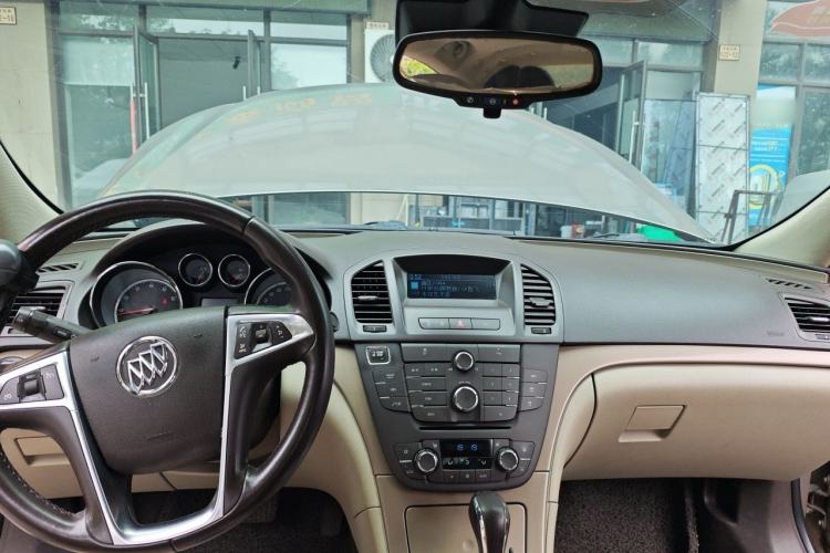 Used Buick Regal 2012 2.0L Luxury Edition Center Console