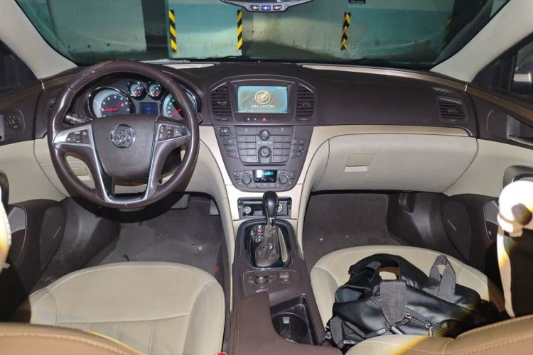 Used Buick Regal 2012 2.4L SIDI Flagship Edition Center Console