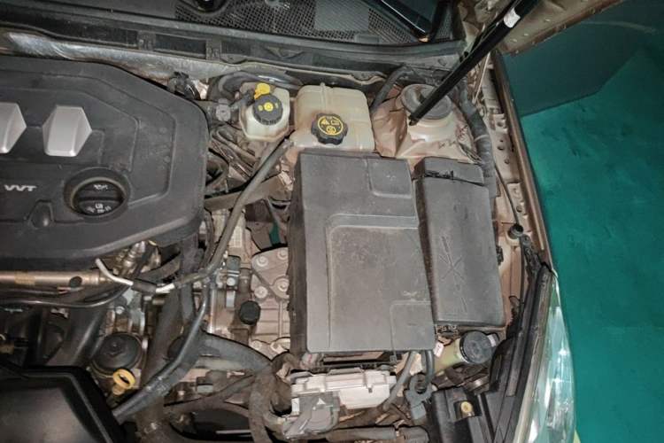 Used Buick Regal 2012 2.0L Comfort Edition Engine Bay Left