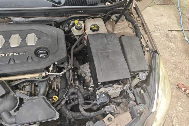 Used Buick Regal 2012 2.0L Comfort Edition Engine Bay Left
