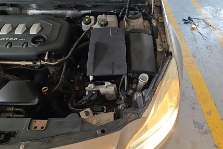 Used Buick Regal 2012 2.0L Comfort Edition Engine Bay Left