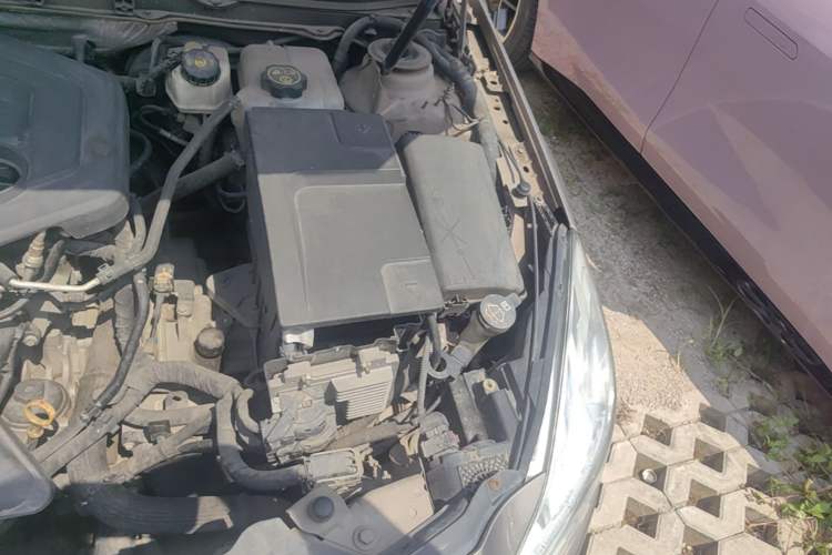 Used Buick Regal 2012 2.0L Comfort Edition Engine Bay Left