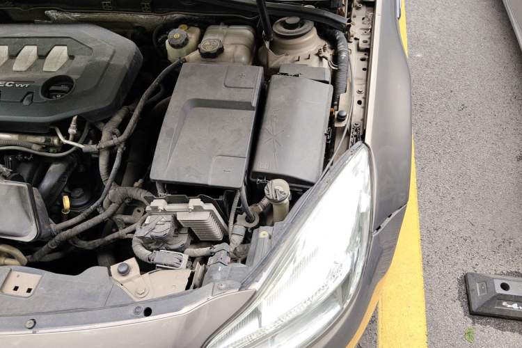 Used Buick Regal 2012 2.0L Luxury Edition Engine Bay Left