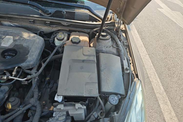 Used Buick Regal 2012 2.0L Comfort Edition Engine Bay Left
