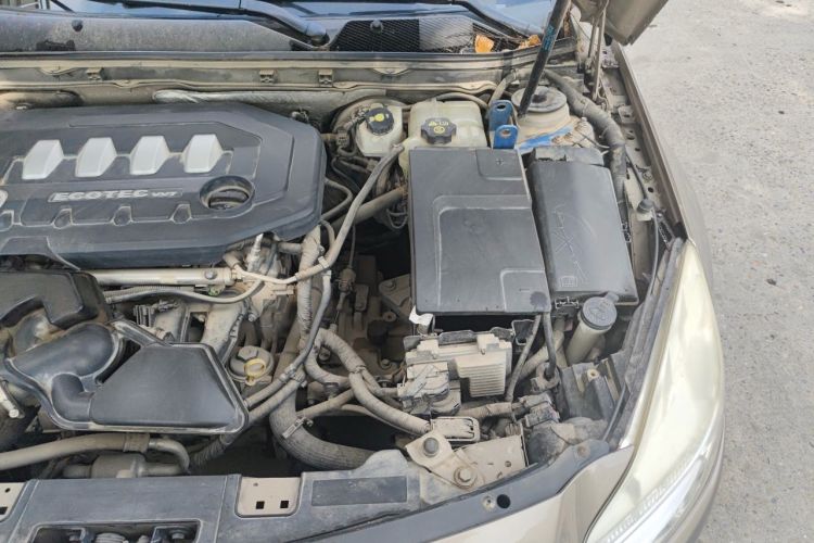Used Buick Regal 2012 2.0L Comfort Edition Engine Bay Left