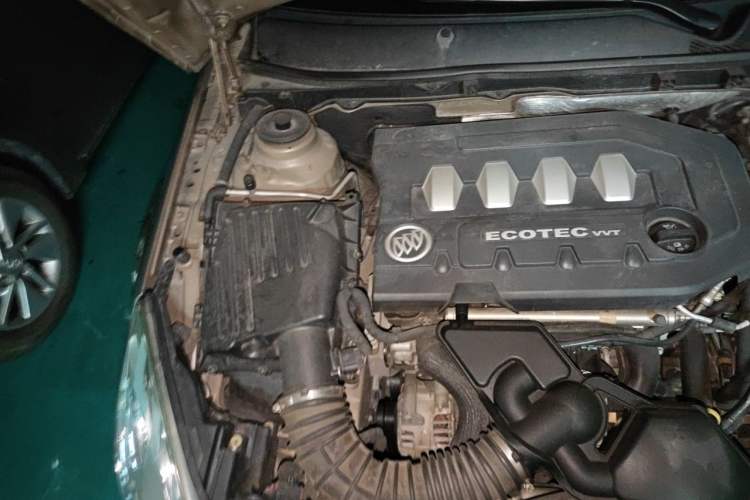 Used Buick Regal 2012 2.0L Comfort Edition Engine Bay Right