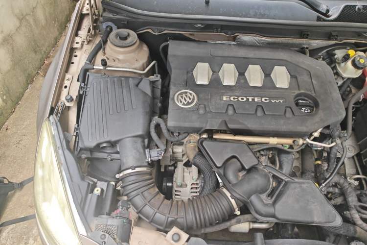 Used Buick Regal 2012 2.0L Comfort Edition Engine Bay Right